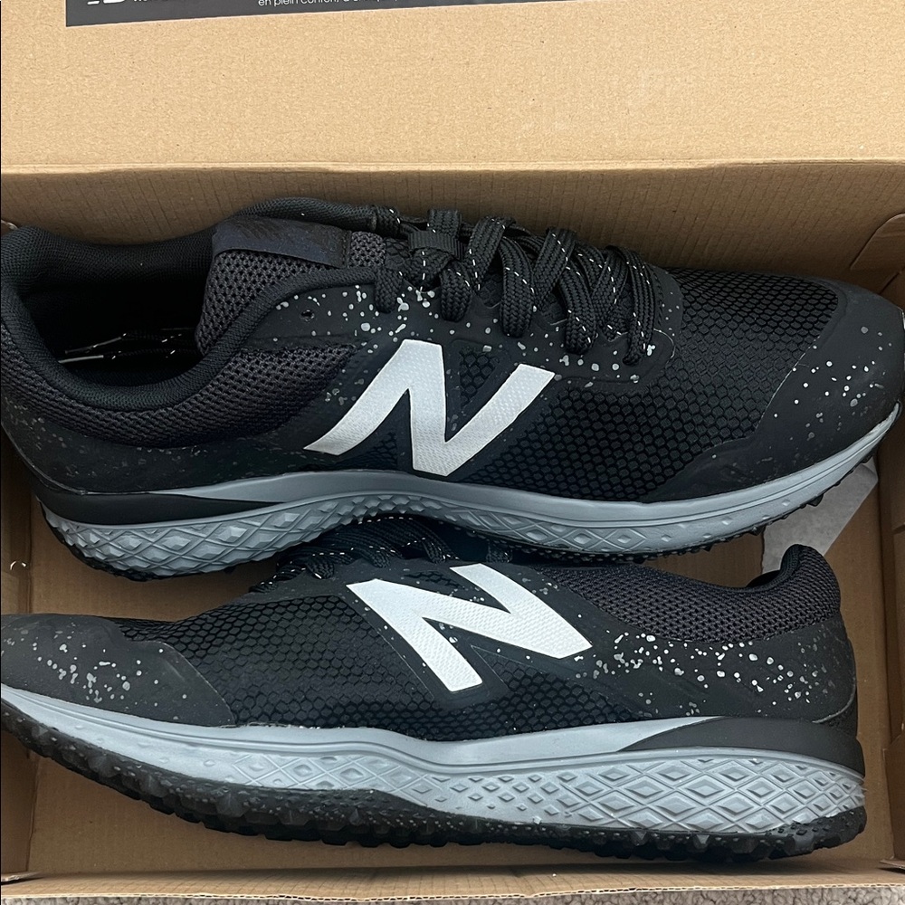 New Balance Men’s Black and White Athletic Running Shoes